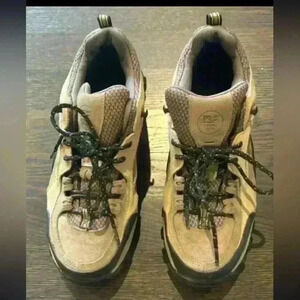 WOMEN STEEL TOE SHOES SIZE 8,5